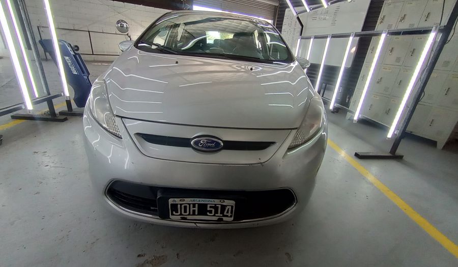 Ford Fiesta Kinetic Design 1.6 16V TITANIUM Hatchback 2011