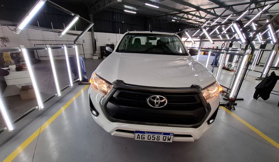 Toyota Hilux 2.4 TDI SR C/D Pickup 2023