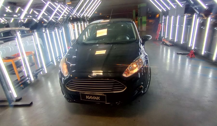 Ford Fiesta Kinetic Design 1.6 SE Hatchback 2014
