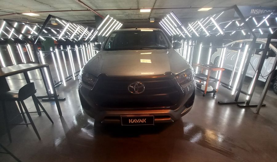 Toyota Hilux 2.4 TDI SR AUTO C/D Pickup 2024