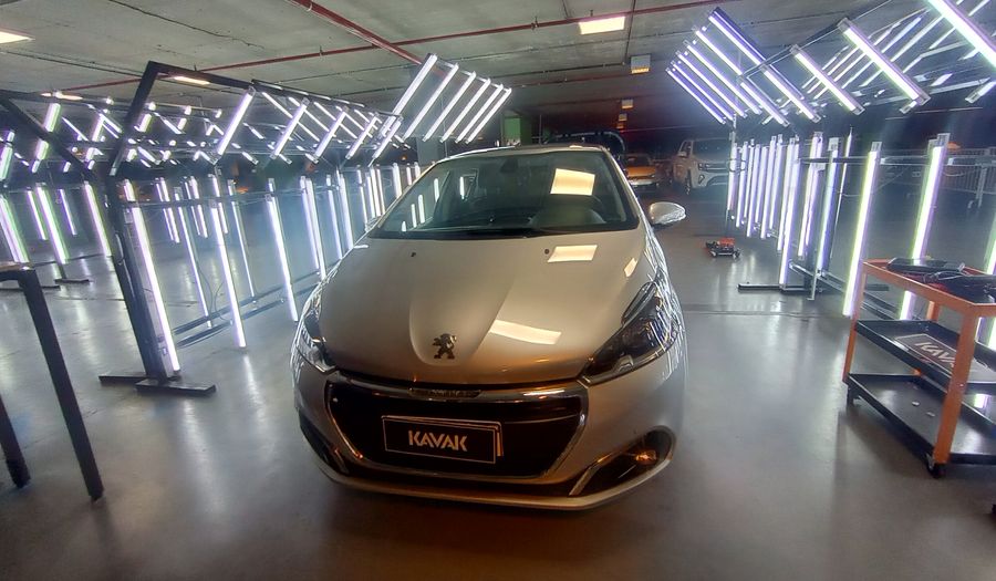 Peugeot 208 1.6 FELINE Hatchback 2017