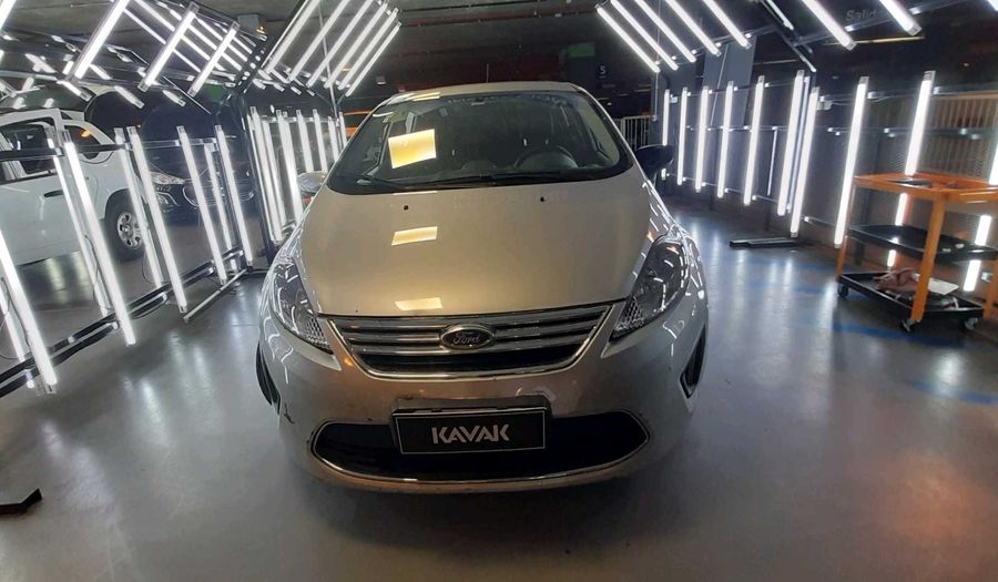 Ford Fiesta 1.6 16V TREND PLUS Sedan 2012