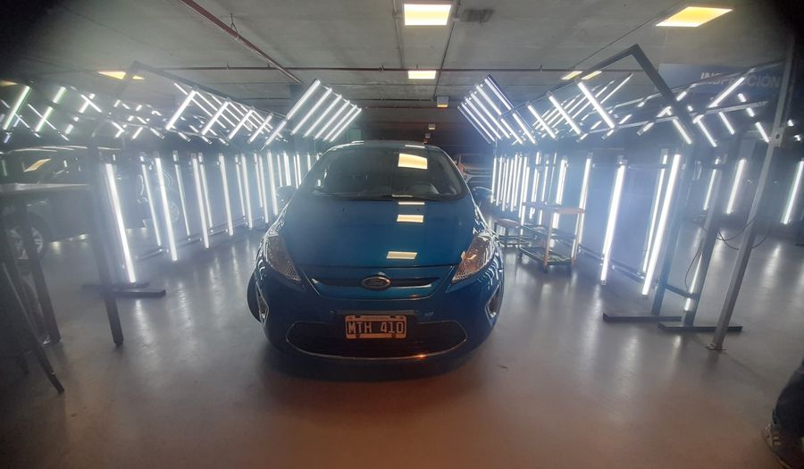 Ford Fiesta Kinetic Design 1.6 16V TITANIUM Hatchback 2013