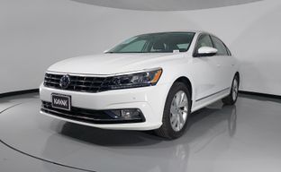 Volkswagen • Passat