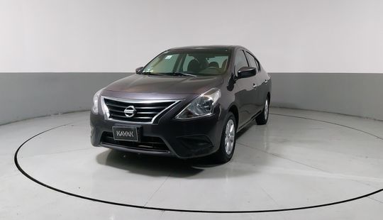 Nissan • Versa