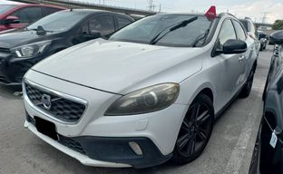 Volvo • V40