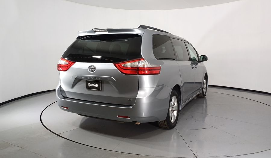 Toyota Sienna 3.5 LE AT Minivan 2018