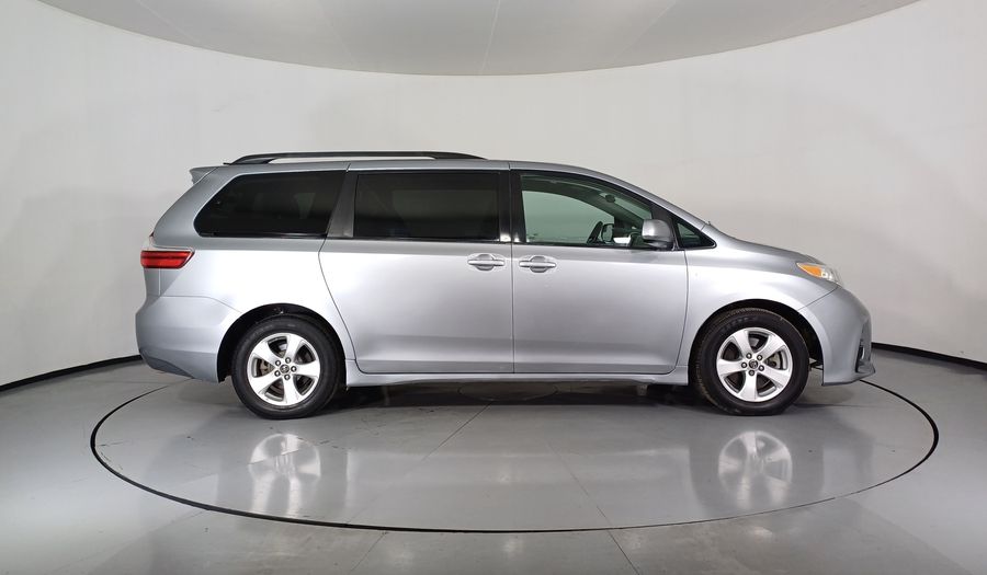 Toyota Sienna 3.5 LE AT Minivan 2018