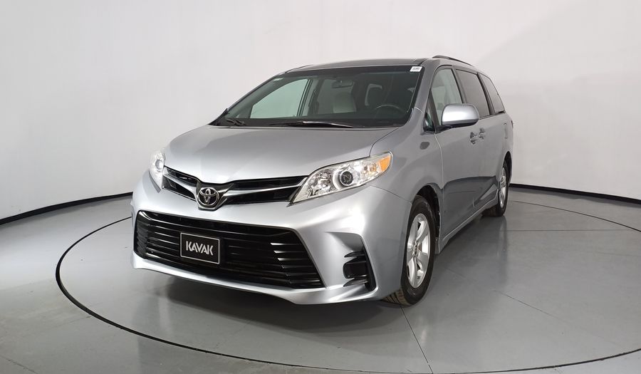 Toyota Sienna 3.5 LE AT Minivan 2018