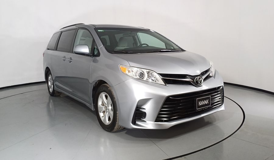 Toyota Sienna 3.5 LE AT Minivan 2018