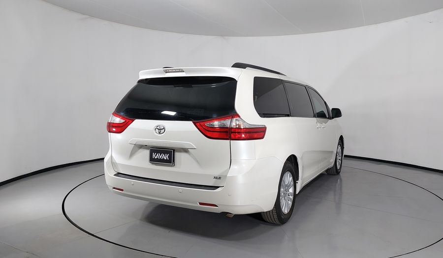 Toyota Sienna 3.5 XLE AT Minivan 2017