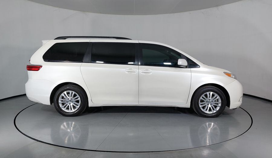 Toyota Sienna 3.5 XLE AT Minivan 2017