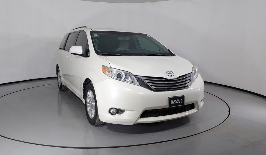 Toyota Sienna 3.5 XLE AT Minivan 2017