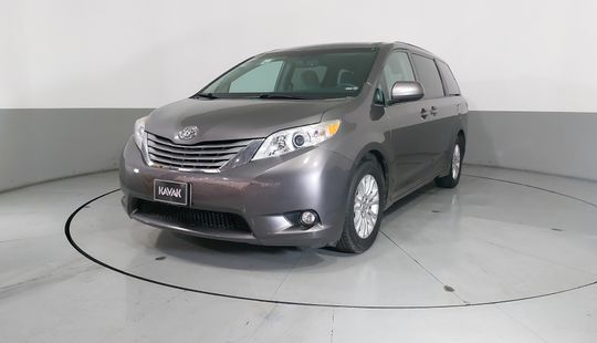 Toyota • Sienna