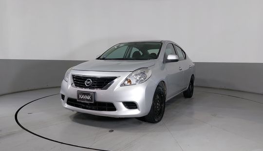 Nissan • Versa