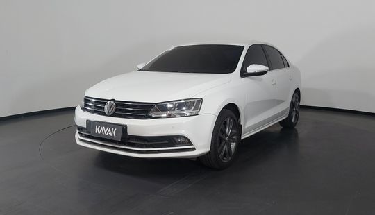 Volkswagen • Jetta