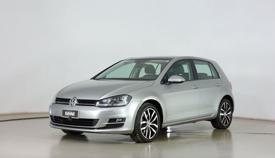 Volkswagen • Golf