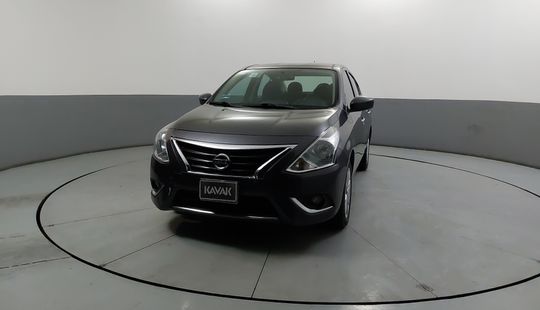 Nissan • Versa