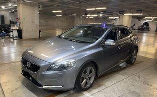 Volvo • V40