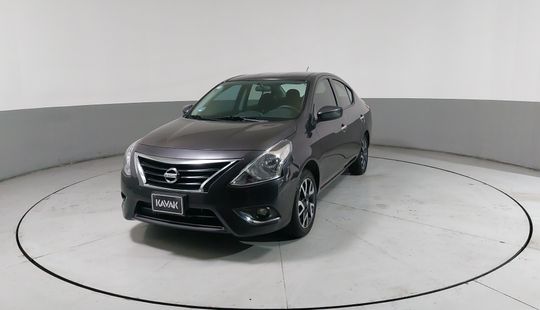 Nissan • Versa