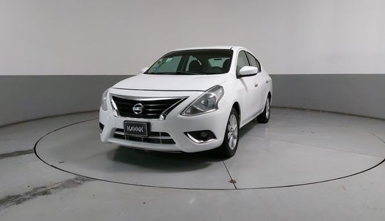 Nissan • Versa