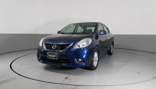 Nissan • Versa