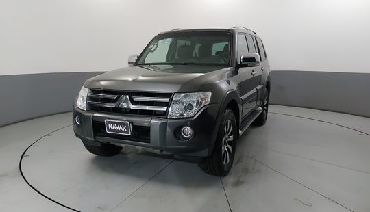 Mitsubishi • Montero