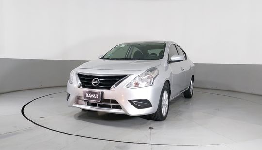 Nissan • Versa