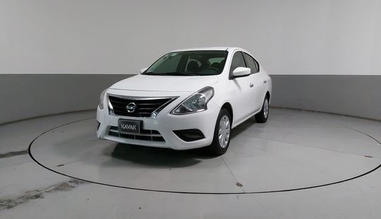 Nissan • Versa