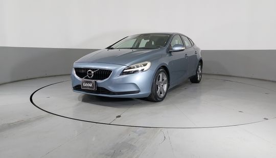 Volvo • V40