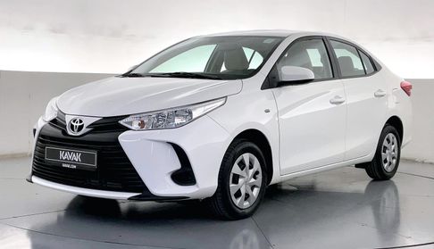 Toyota Yaris SE / E Sedan 2022