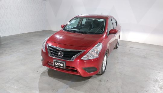 Nissan • Versa