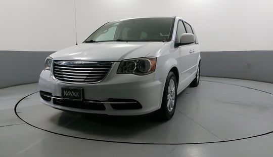 Chrysler • Town & Country