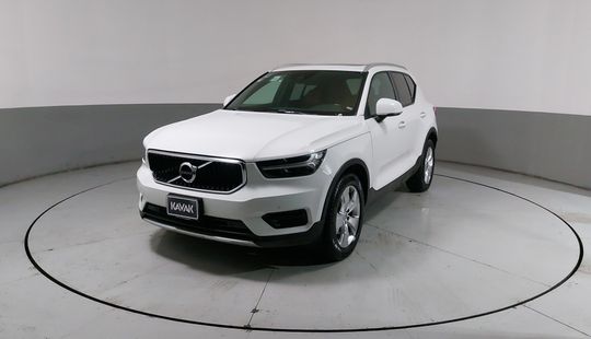 Volvo • XC40