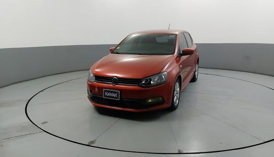 Volkswagen • Polo