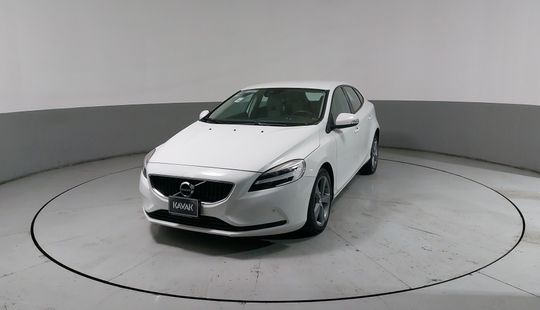 Volvo • V40