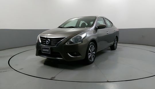 Nissan • Versa