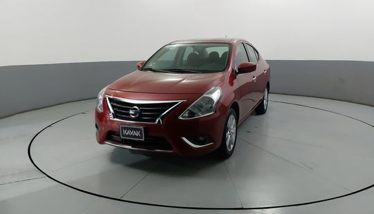 Nissan • Versa