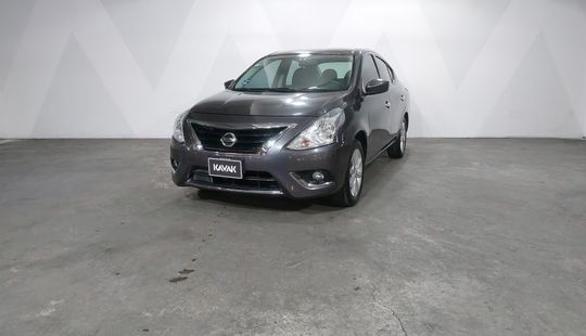 Nissan • Versa