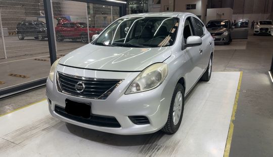 Nissan • Versa