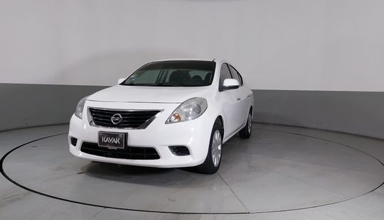 Nissan • Versa