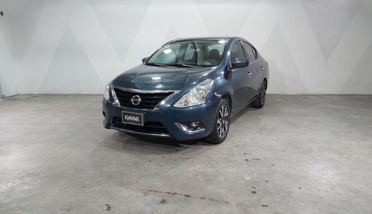 Nissan • Versa