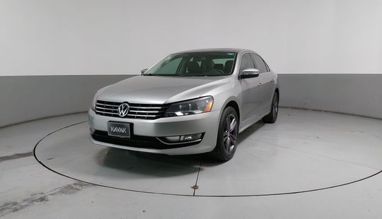 Volkswagen • Passat