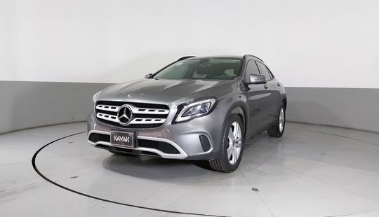 Mercedes Benz • Clase GLA