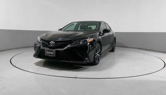 Toyota • Camry