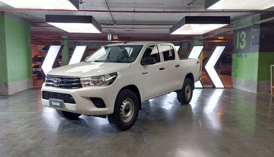 Toyota • Hilux