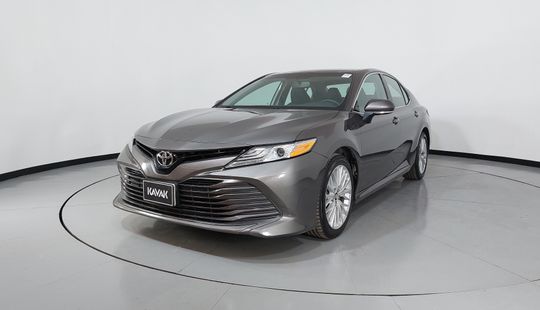 Toyota • Camry