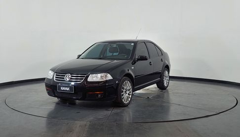 Volkswagen Bora 1.8 HIGHLINE T CUERO MT Sedan 2013