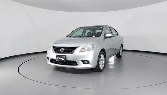 Nissan • Versa