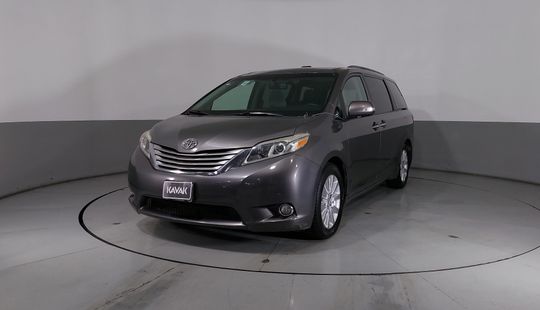 Toyota • Sienna